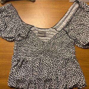 Urban Outfitters flower top! Size small!